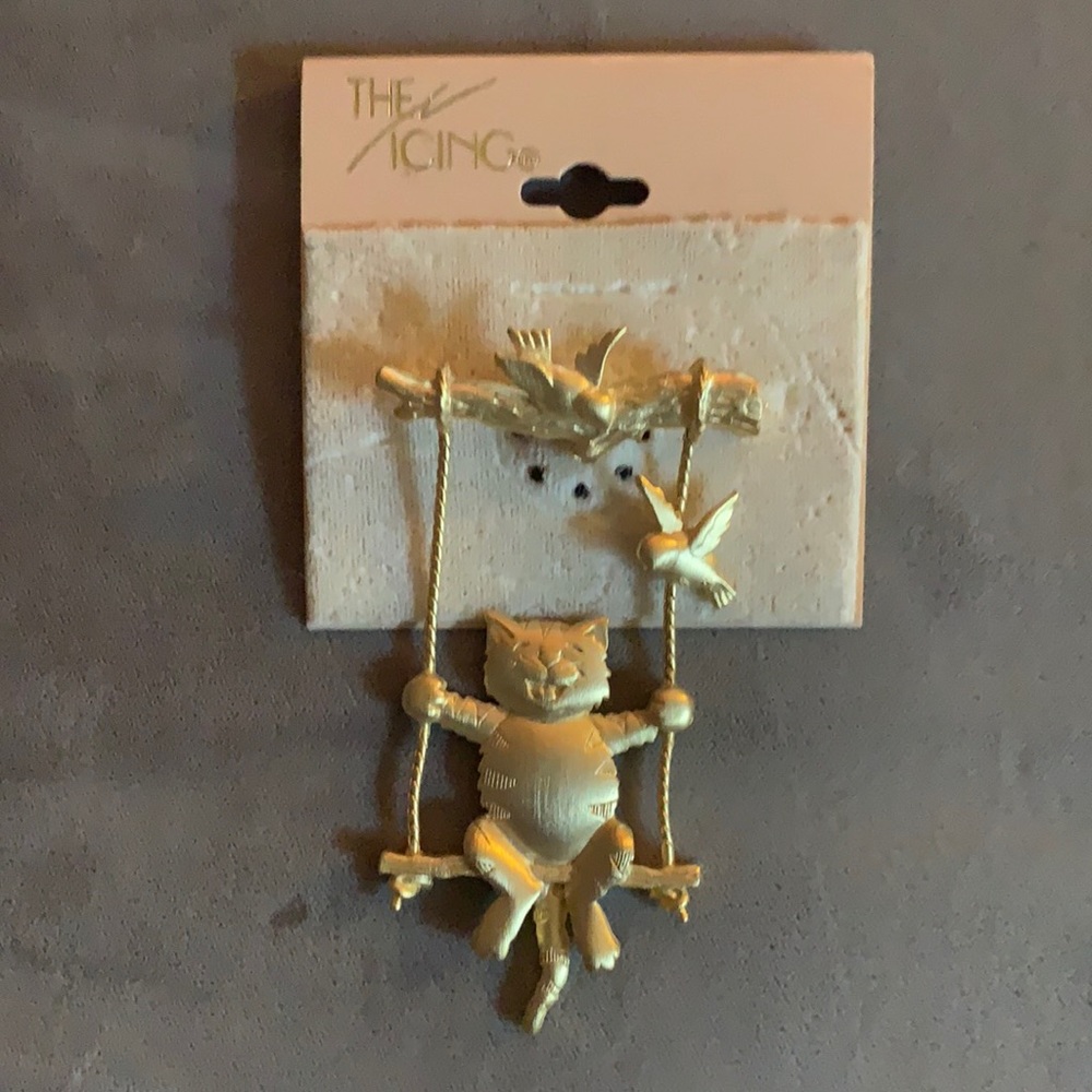 Vintage swinging Cat and Birds Brooch